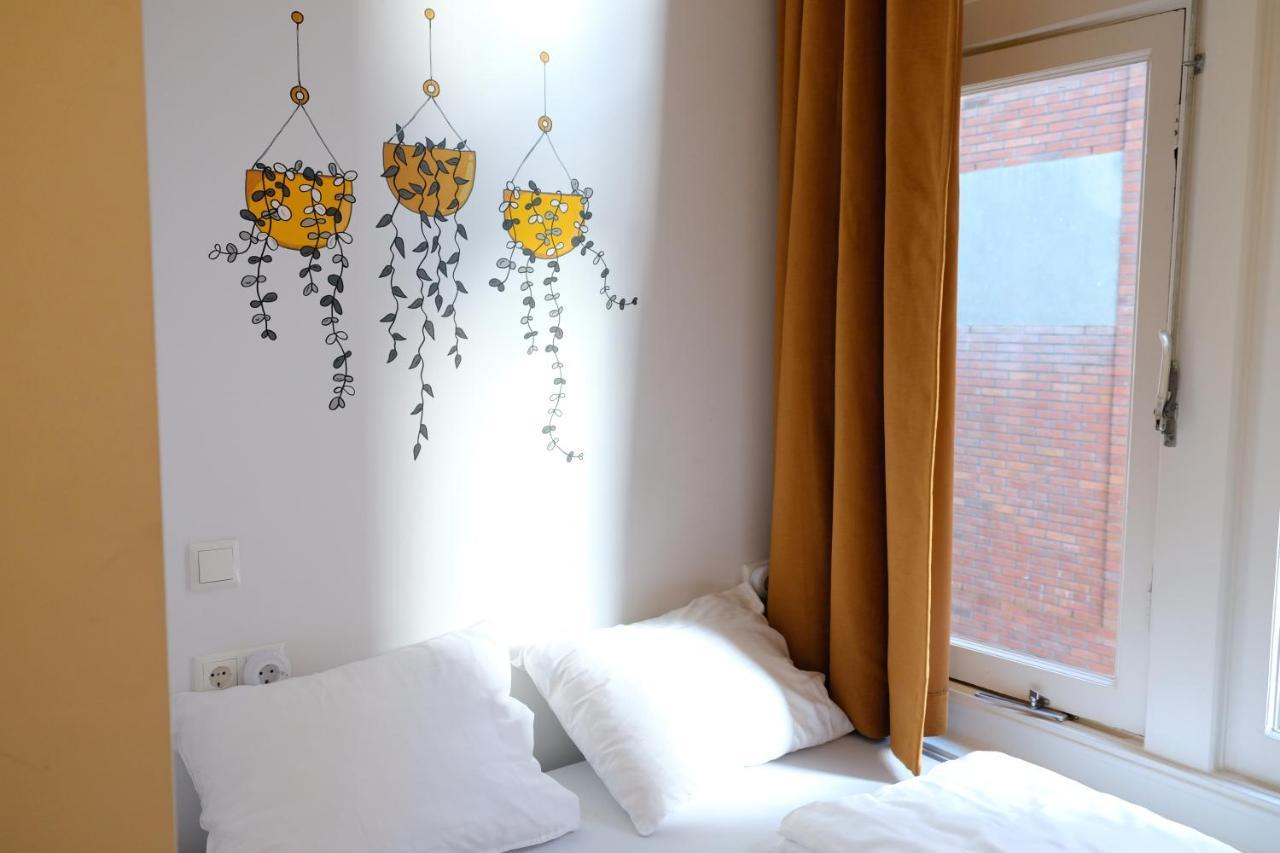 Hostel & Bar De Basis Зволе Екстериор снимка