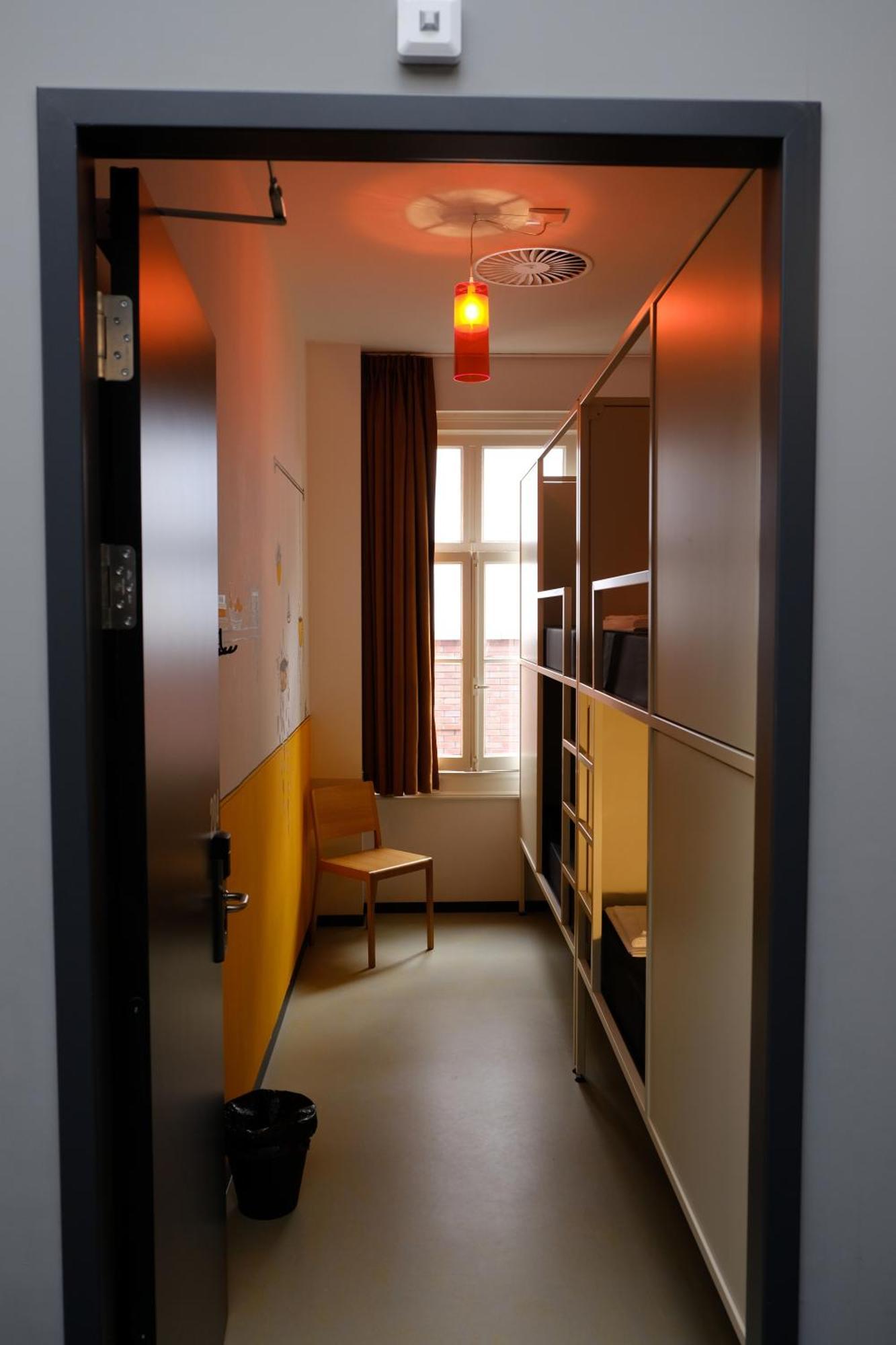 Hostel & Bar De Basis Зволе Екстериор снимка