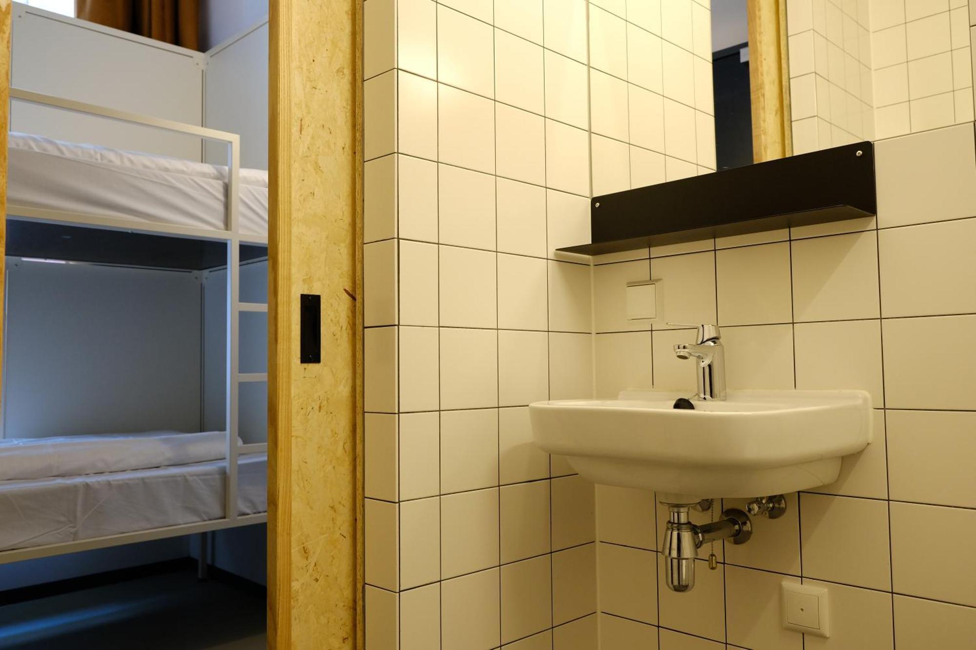 Hostel & Bar De Basis Зволе Екстериор снимка