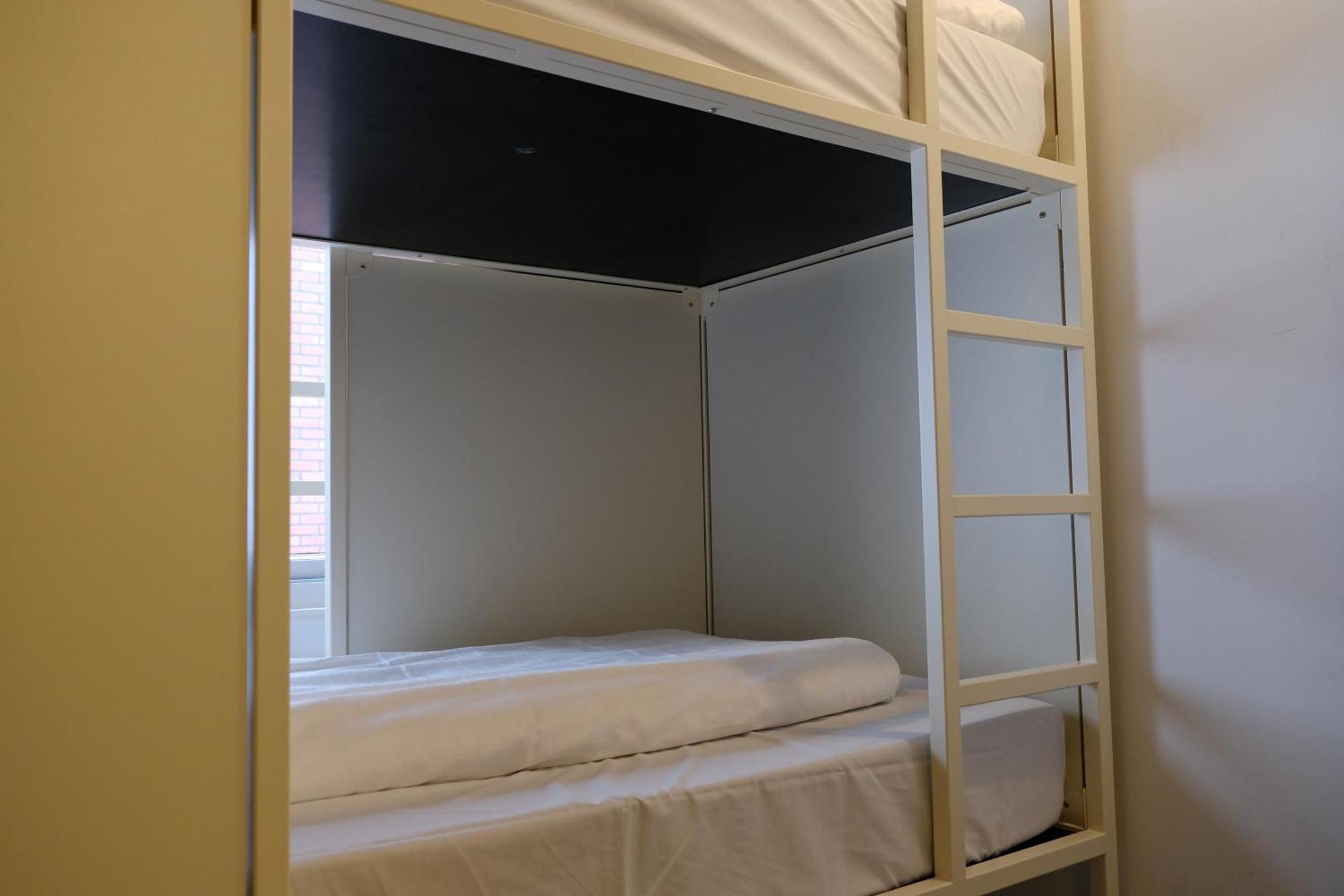 Hostel & Bar De Basis Зволе Екстериор снимка