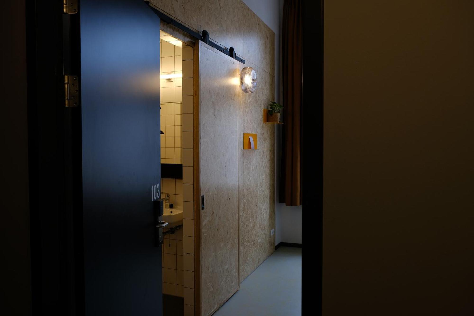 Hostel & Bar De Basis Зволе Екстериор снимка