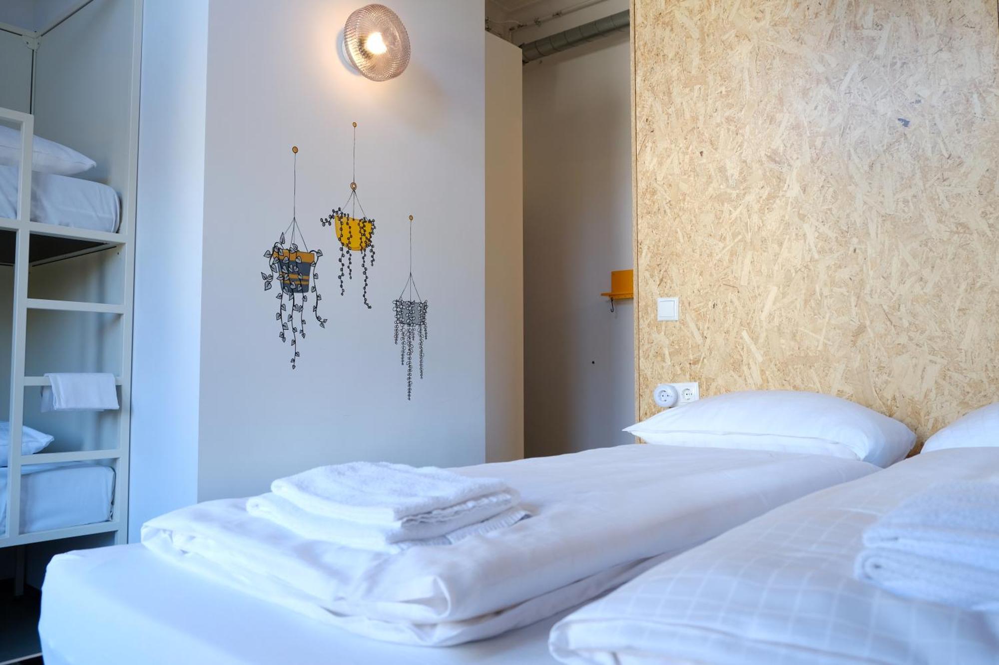 Hostel & Bar De Basis Зволе Екстериор снимка